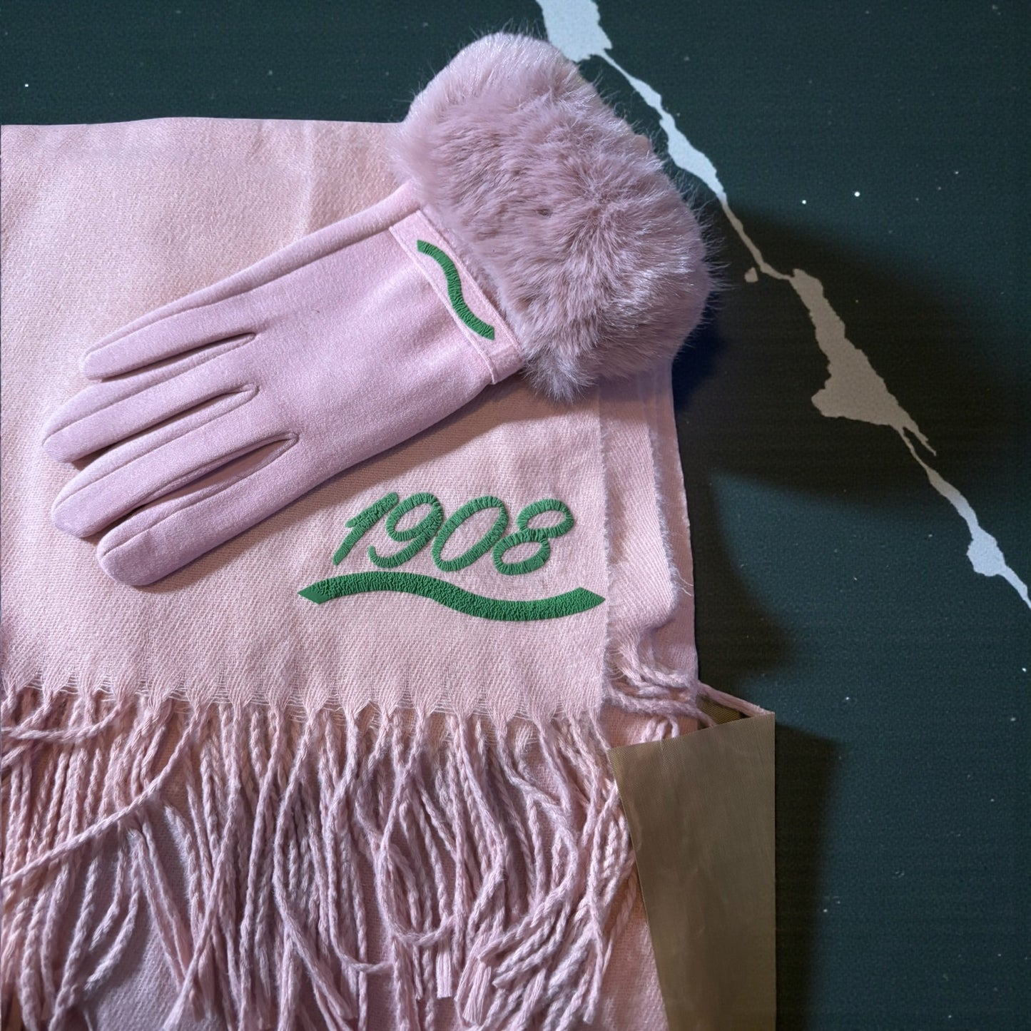 Lovely Pink Scarf with a Blend of Cashmere