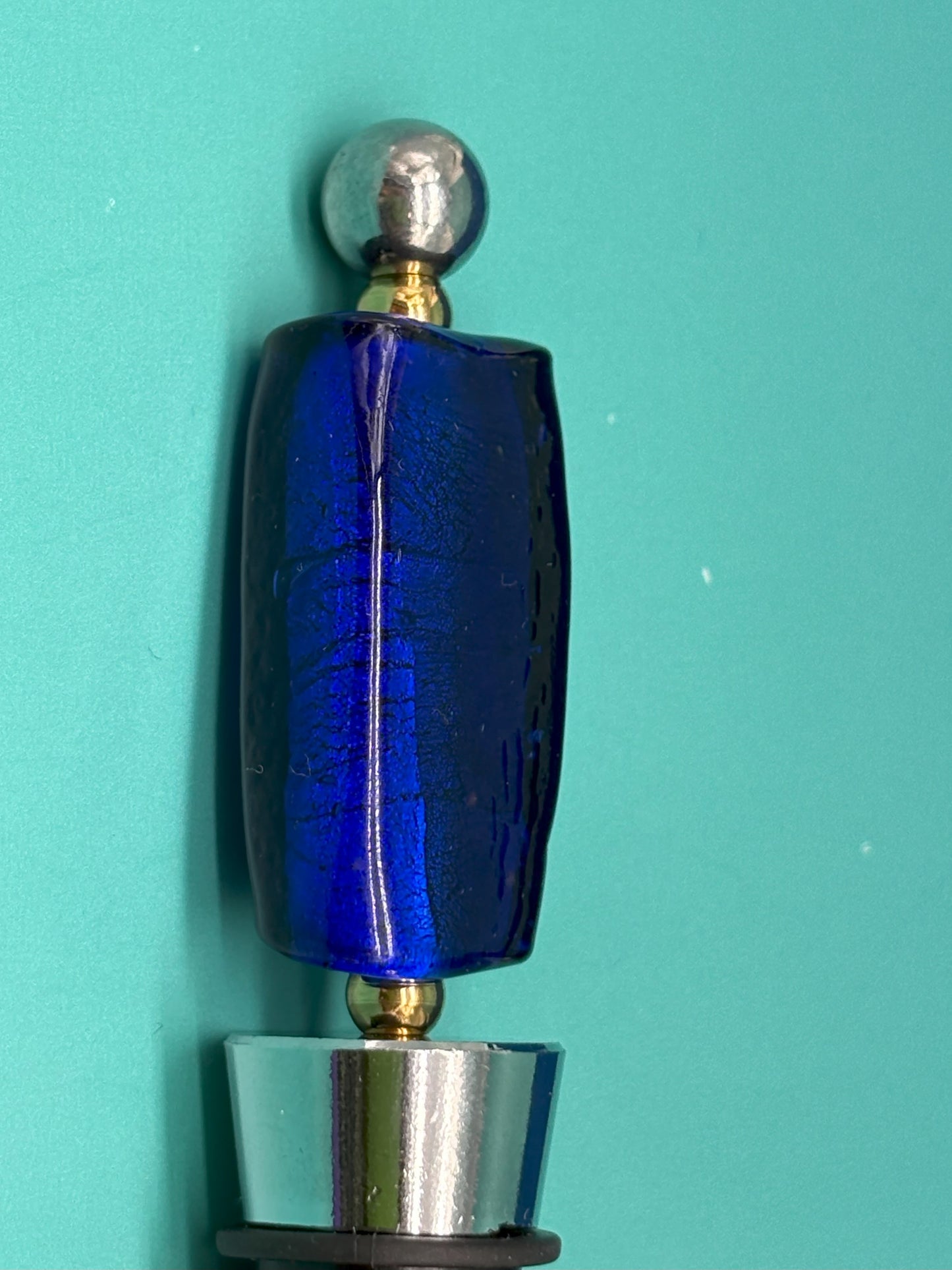 Elegant Wine Accessories Gift Set with Luxurious Keepsake Box & Sophisticated Handwritten Message Card (Blue and Cobalt)