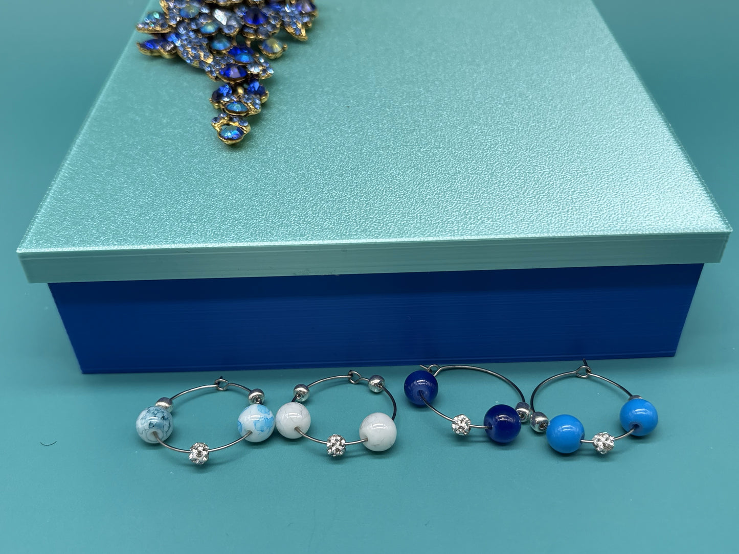 Elegant Wine Accessories Gift Set with Luxurious Keepsake Box & Sophisticated Handwritten Message Card (Blue and Cobalt)