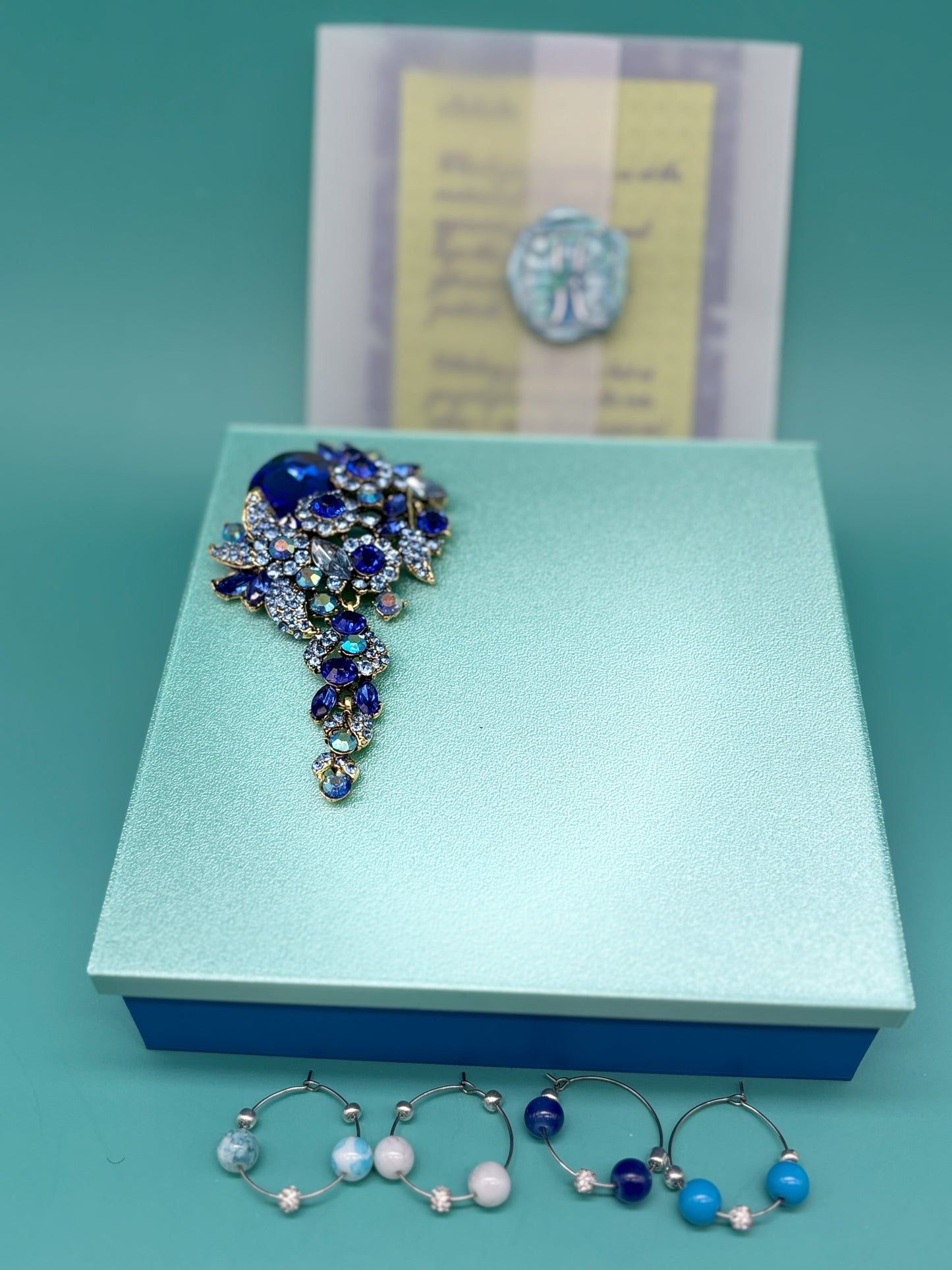 Elegant Wine Accessories Gift Set with Luxurious Keepsake Box & Sophisticated Handwritten Message Card (Blue and Cobalt)