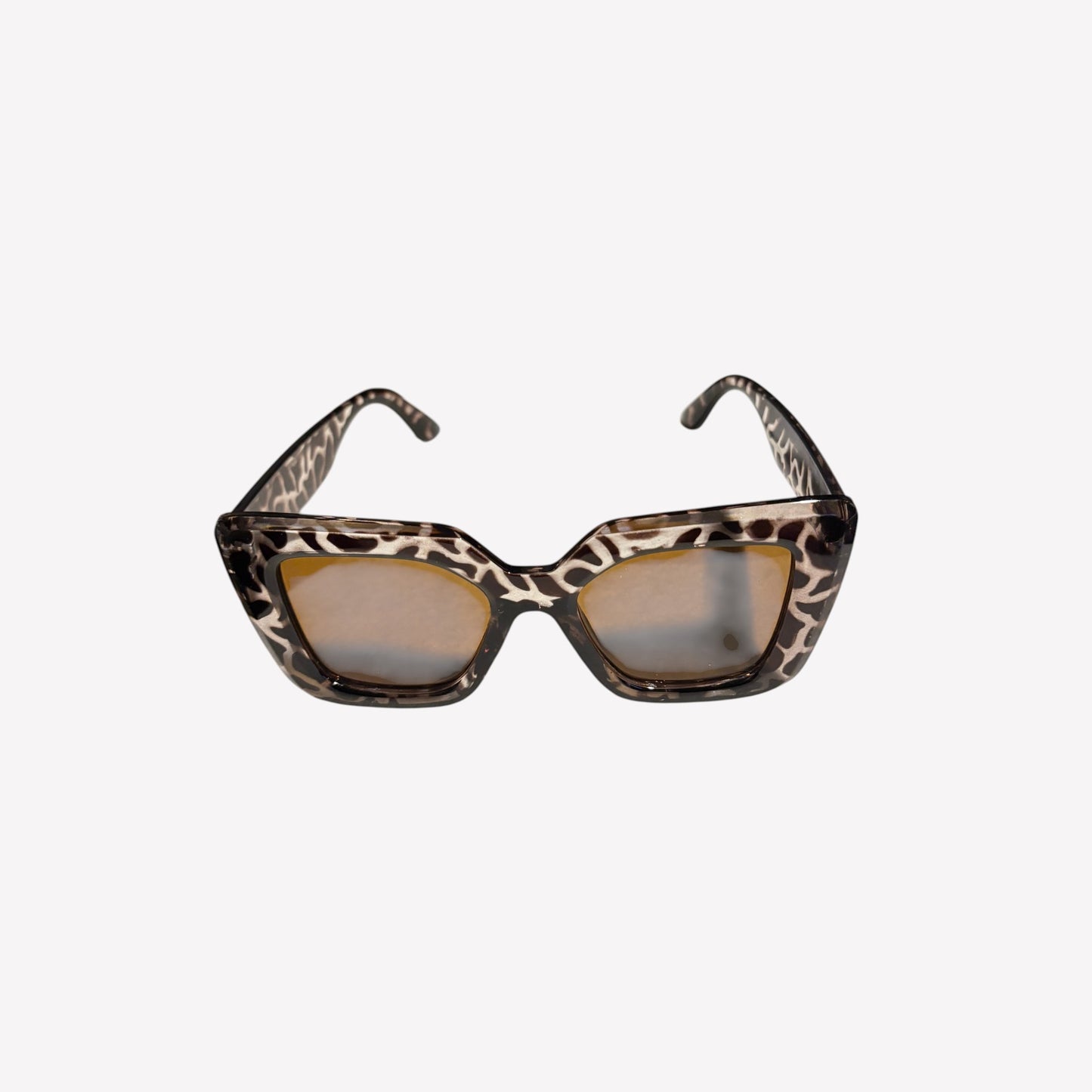 Chic Animal Print Frame and Warm Amber-Tinted Sunglasses