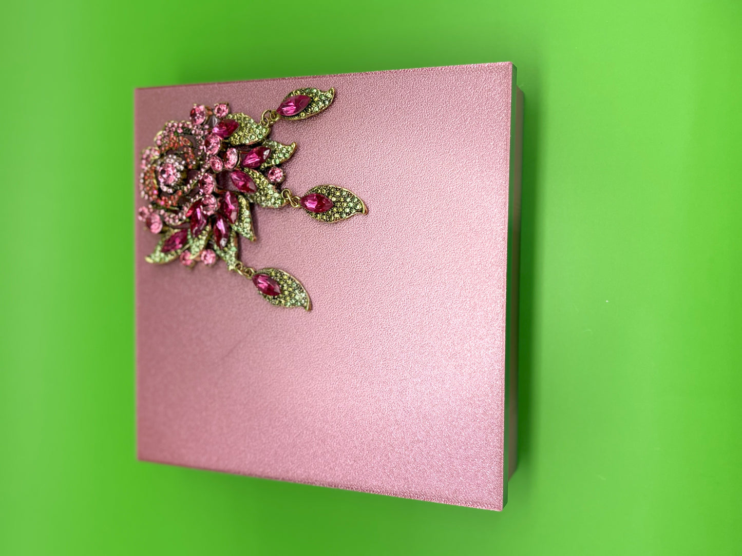 Elegant Wine Accessories Gift Set with Luxurious Keepsake Box & Sophisticated Handwritten Message Card (Pink and Green)