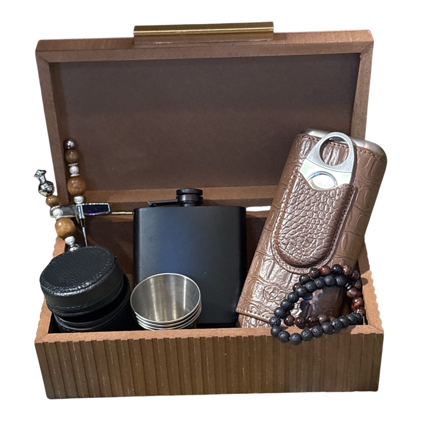 Gentleman’s Wood-Grain Entertaining & Accessories Gift Set